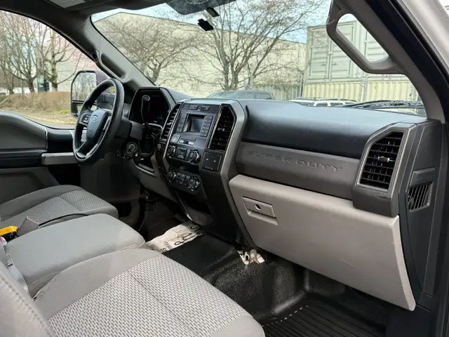 2017 Ford F-450 Super Duty XL 4x4 Crew Cab 9 Foot Dump Truck in Heavy Trucks in Regina - Image 39