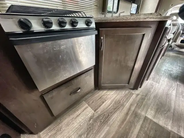 2020 Thor Motor Coach Chateau 28Z in RVs & Motorhomes in Kamloops - Image 10