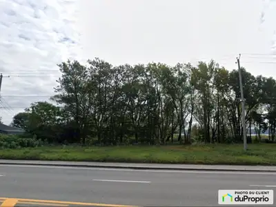 Terrain prêt à construire en bordure du fleuve Saint-Laurent à Sainte-Anne de Beaupré. Orientation s...