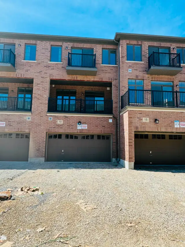 4 BEDROOMS NEW BUILD TOWNHOUE in Long Term Rentals in Oakville / Halton Region - Image 2