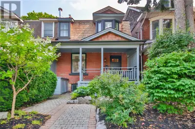 21 DEARBOURNE AVENUE Toronto (North Riverdale), Ontario
