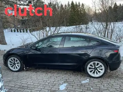 NO ACCIDENTS / CLEAN CARFAX / 1 OWNER / Rear View Camera, Parking Sensors, Power Driver Seat and mor...