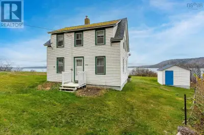 Welcome to 958 Granville Road in Victoria Beach, where you can fully immerse yourself in the essence...