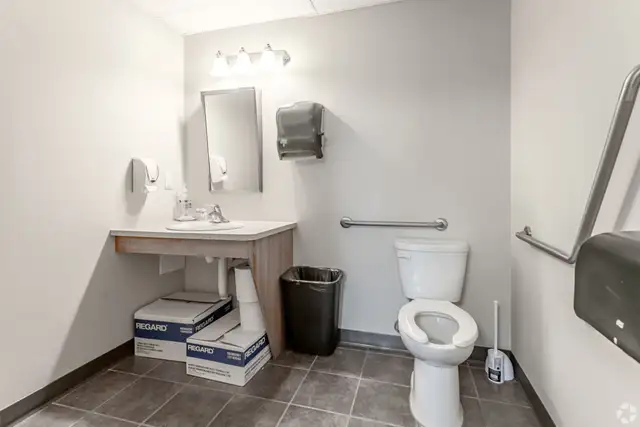 2 Bedroom 2 Bathroom in Sylvan Lake in Long Term Rentals in Red Deer - Image 12