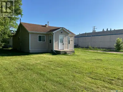 Welcome to 610 Nipawin Rd E! This 880 sq home offers 3 bedrooms 1 bathroom. Some of the features are...
