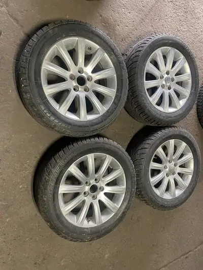 225/55R17 set of 4 Rims & studded Tires that came off a 2012 Chrysler 200 *Tire Size: 225/55R17 *Tre...
