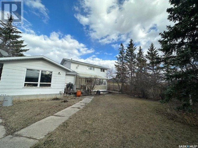 12 Overlord CRESCENT Kindersley, Saskatchewan in Houses for Sale in Saskatoon - Image 3