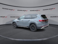 // ACCIDENT FREE!! // This 2025 Volkswagen Atlas Peak Edition 4WD is a bold midsize SUV built for bu... (image 5)