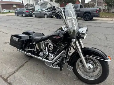 NON NÉGOCIABLE 514-993-4442 Belle Harley Davidson 2005 109700 Km ! Tensionneur fait a 90,000 km . mo...