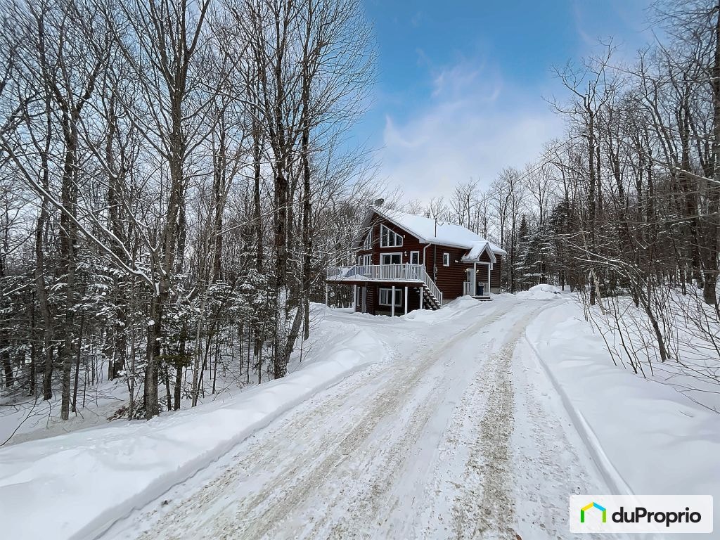 $434,500 - Cottage for sale in Val-Racine — photo 1