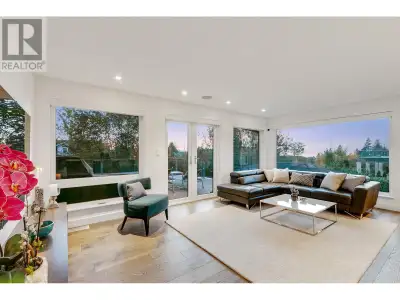2242 JEFFERSON AVENUE West Vancouver, British Columbia