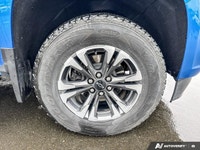 Adventure awaits with this 2022 Chevrolet Colorado Z71, dressed in a head-turning Bright Blue Metall... (image 8)