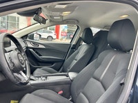 Perfect for dynamic urban adventures and efficient commutes, this 2018 Mazda3 Sport GS Hatchback in... (image 8)