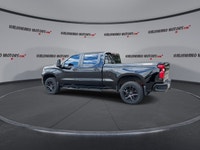 // ACCIDENT FREE!! // Take on the road with confidence in this 2022 Chevrolet Silverado 1500 LT Trai... (image 5)