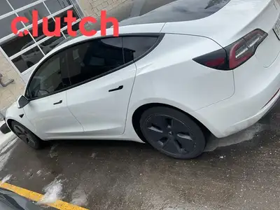 NO ACCIDENTS / CLEAN CARFAX / 1 OWNER / Power Tailgate/Hatch, Auto Dimming Rearview Mirror, Front He...