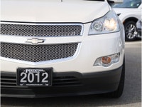 2012 CHEVROLET TRAVERSE LTZ - DUAL-CLIMATE CONTROL - HEATED AND VENTILATED FRONT SEATS - POWER WINDO... (image 6)