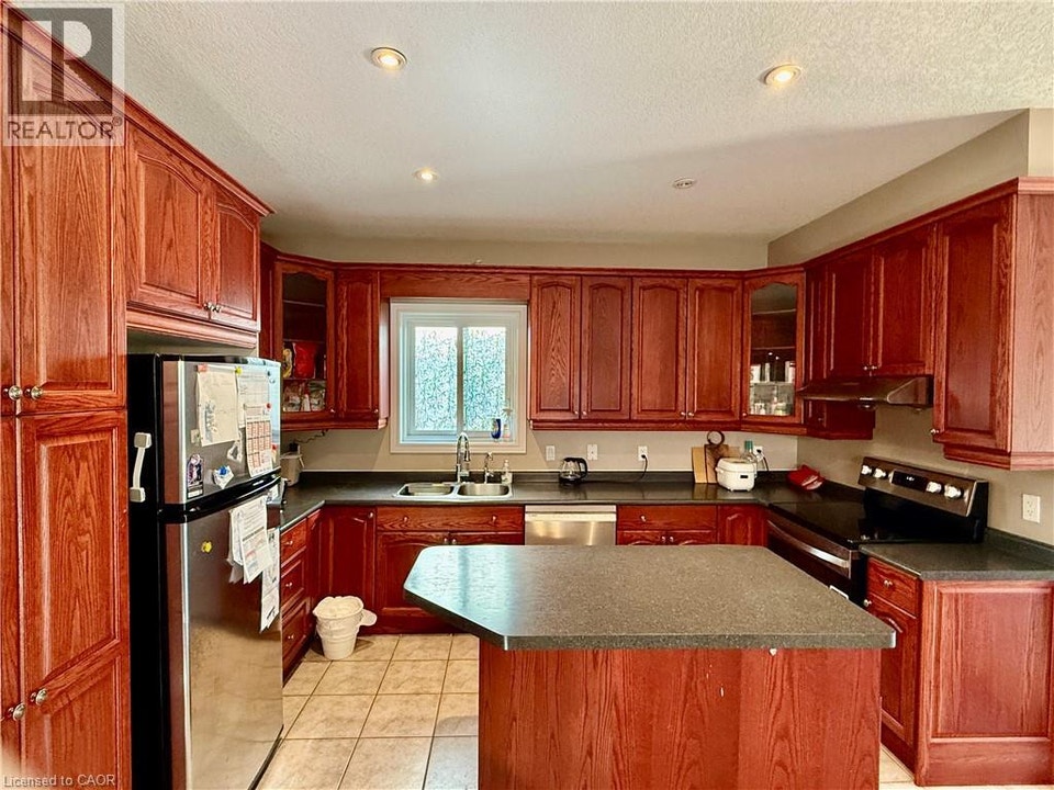 596 VIOLET Street Waterloo, Ontario 5