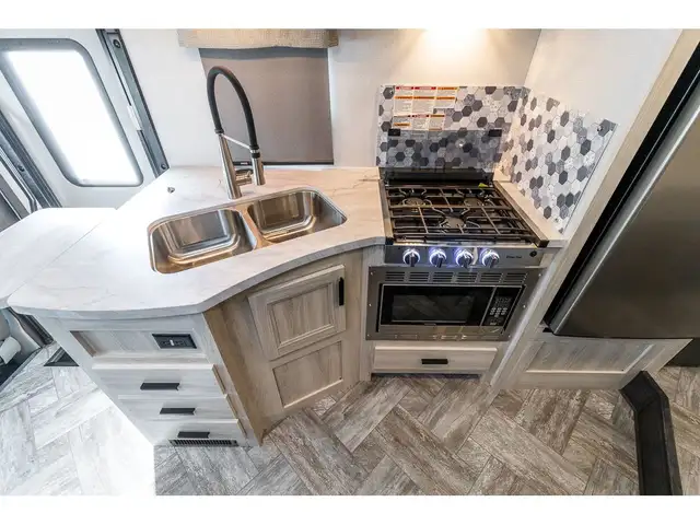 2022 Forest River Sunseeker 2440 2025 2 extension 2022 Classe C in RVs & Motorhomes in Laval / North Shore - Image 9