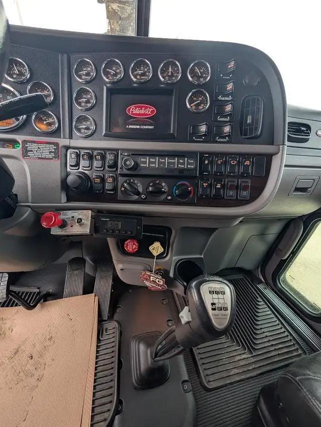 2012 PETERBILT 367 in Heavy Trucks in Kamloops - Image 34