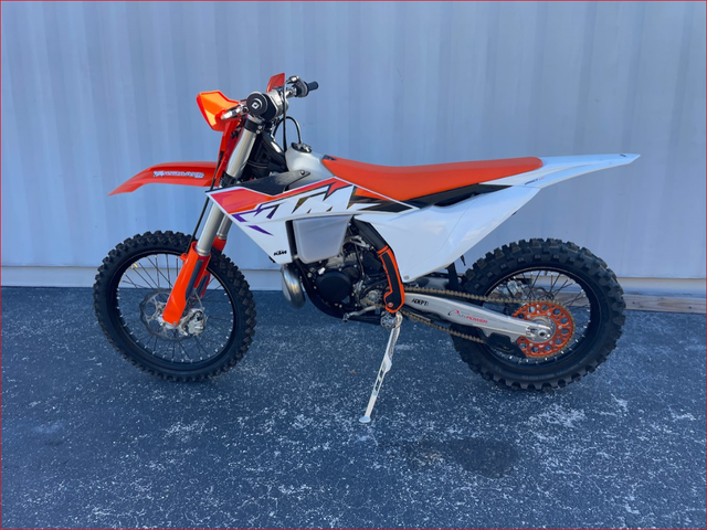 2023 KTM 250 XC 249CC 2-STROKE - ORANGE  in Dirt Bikes & Motocross in Delta/Surrey/Langley - Image 2