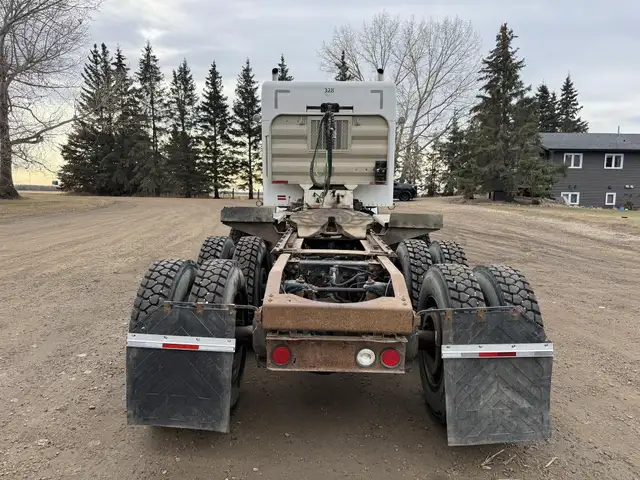 2006 PETERBILT 378 in Heavy Trucks in Saskatoon - Image 7