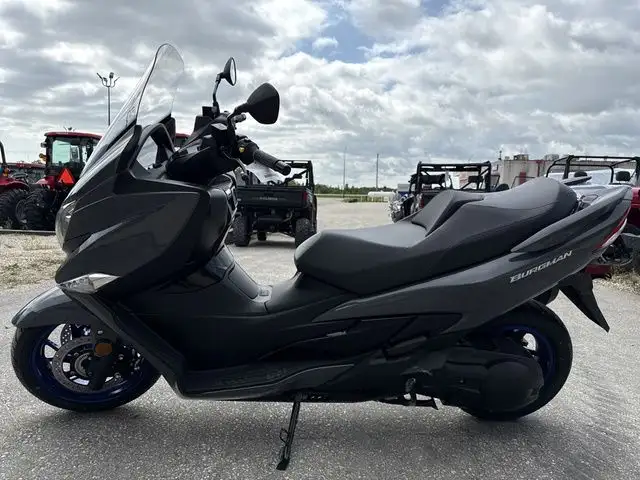 2025 Suzuki BURGMAN 400 in Scooters & Pocket Bikes in Winnipeg - Image 3