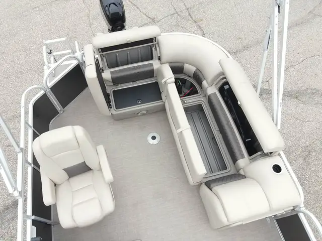 2020 Sun Tracker Party Barge 20 DLX -used pontoon boat in Powerboats & Motorboats in Prince Albert - Image 16