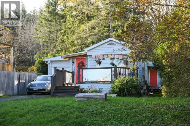 5557 Horne St Union Bay, British Columbia in Houses for Sale in Comox / Courtenay / Cumberland - Image 2