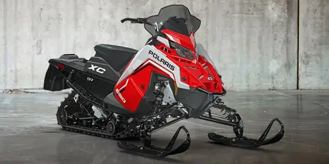 2027 Polaris 650 INDY XC 137 RED in Snowmobiles in Ottawa - Image 2