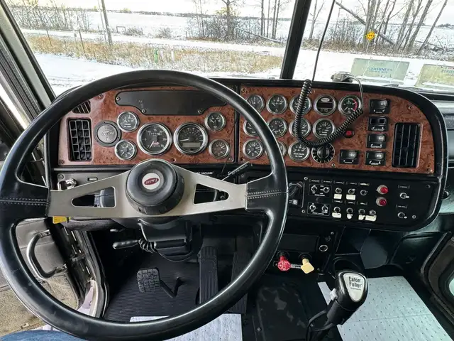 2005 PETERBILT 378 in Heavy Trucks in Saskatoon - Image 19
