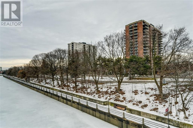 20 THE DRIVEWAY DRIVE UNIT#402 Ottawa, Ontario in Condos for Sale in Ottawa - Image 3