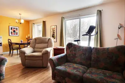 Appartement de 4 1/2 à Québec, près du Ashton sur la 80è rue - Facile d'accès Lebourgneuf 2ieme étag...