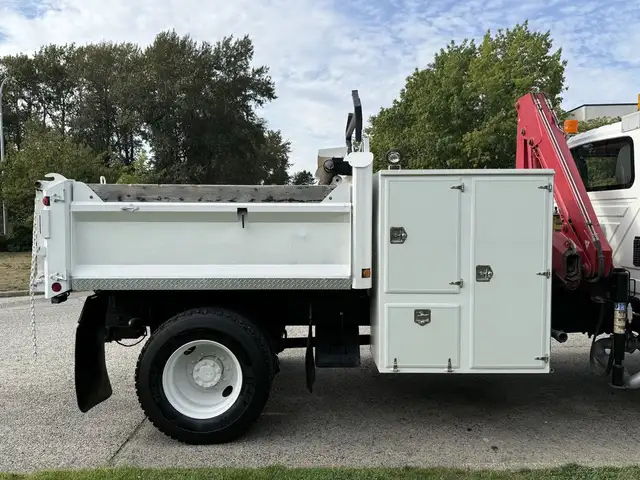 2008 International DuraStar 4300 with Amco Veba Crane and 8 Foot in Heavy Trucks in Regina - Image 31