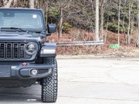 4x4 Drivetrain for ultimate off-road capability - 3.6L V-6 Engine - Equipped with Satellite Radio fo... (image 5)