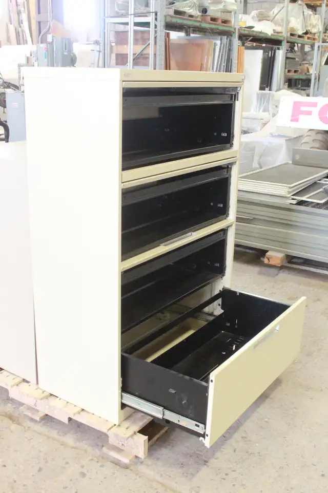 File Cabinet in Bookcases & Shelving Units in Kitchener / Waterloo - Image 3