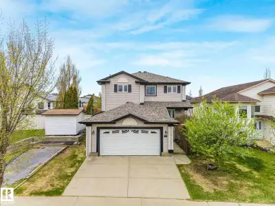 Beautifully renovated, fully finished 2 storey in the heart of Citadel Ridge! The bright & modern ma...