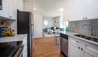 Stylish fully renovated and standard suites on Burrard & Nelson, adjacent to the Central Business Di... (image 2)