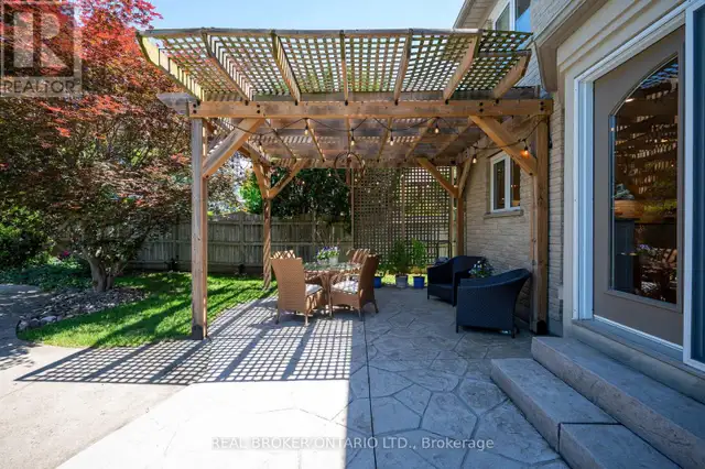 6 PIONEER TOWER CRESCENT Kitchener, Ontario in Houses for Sale in Kitchener / Waterloo - Image 5