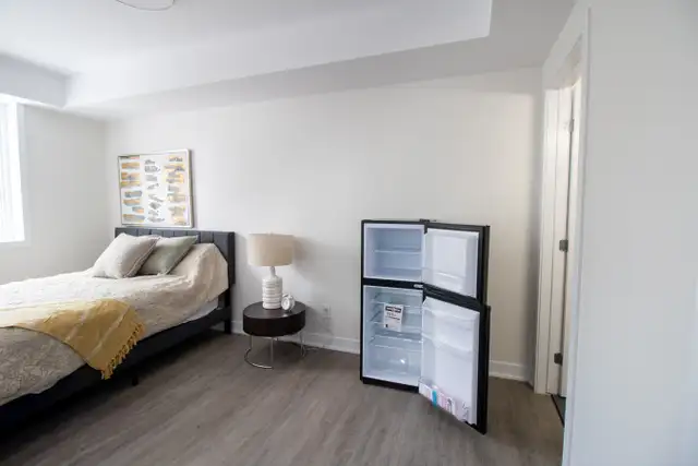 Private Room in a 3-bedroom apartment - 5 minutes walk from Carl in Long Term Rentals in Ottawa - Image 14
