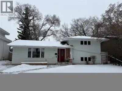 Beautiful split-level home in Grosvenor Park! This spacious property features a bright, open living...