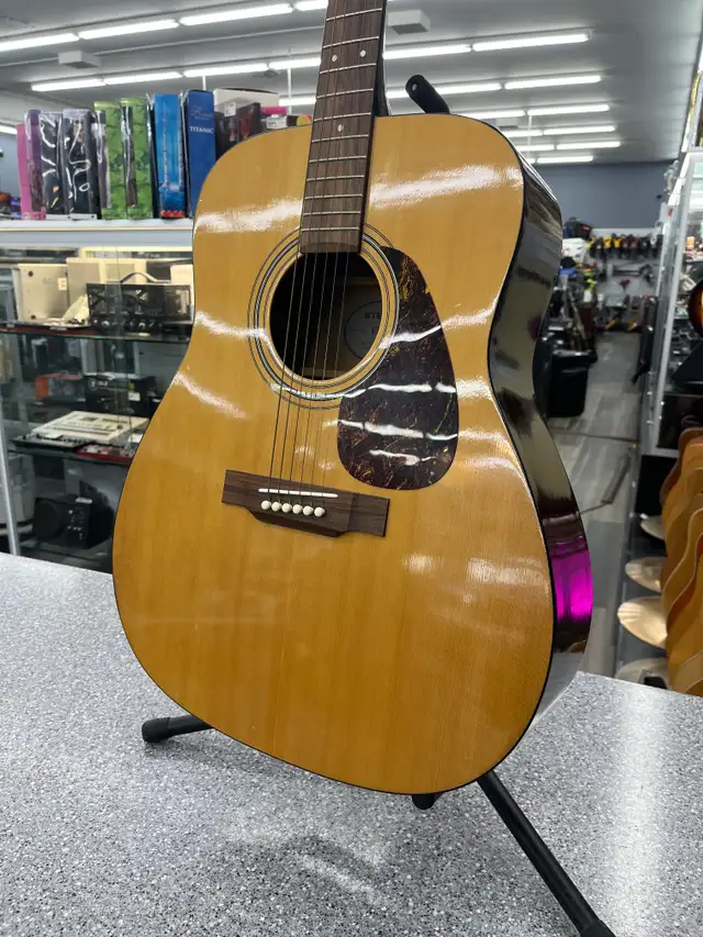 Eterna by Yamaha EF-31 Acoustic Guitar in Guitars in City of Toronto - Image 4