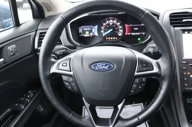 2019 Ford Fusion Hybrid Titanium FWD in Cars & Trucks in Winnipeg - Image 9