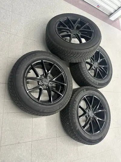 Can fit on Acura rdx, Honda crv, Toyota sienna, Toyota rav4, Toyota bz4x, Lexus rx350, Lexus nx250,...