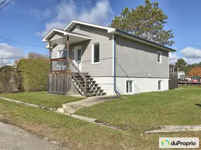 Charmant duplex clé en main offrant deux 4 1/2 à aire ouverte avec chacun un espace terrasse et 2 es...