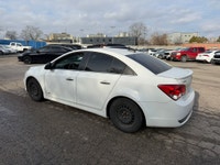 Experience the Perfect Balance of Efficiency and Comfort with the 2015 Chevrolet Cruze 2LT – Your Id... (image 2)