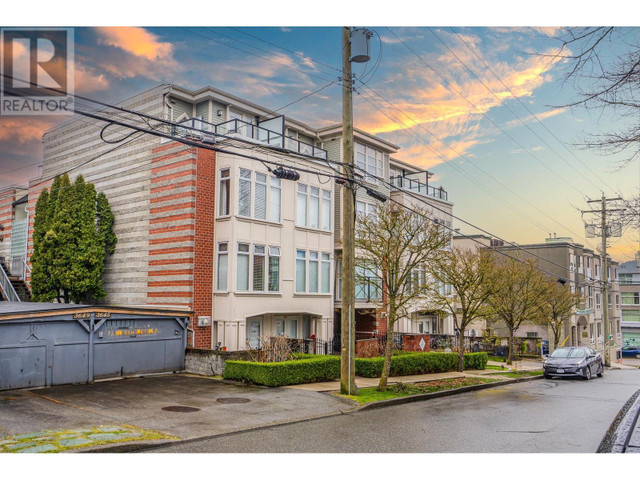 408 3637 W 17TH AVENUE Vancouver, British Columbia in Condos for Sale in Vancouver - Image 2