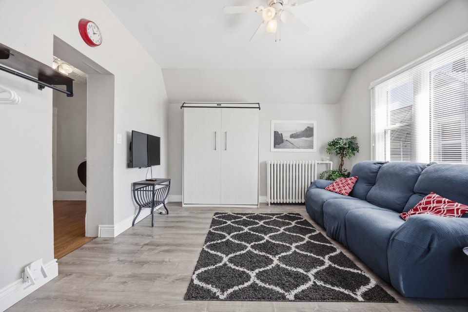Fully Furnished All-Inclusive Bachelor 4