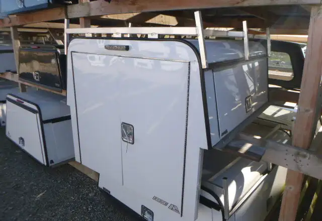 2022 - 2026 Ford Maverick 5' White ARE Contractor Truck Cap in Other Parts & Accessories in Kitchener / Waterloo - Image 3