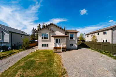 Welcome to 28 Stope Way, a beautiful CanCor built home located in the family-friendly neighbourhood...