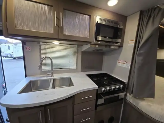 2024 Adventurer LP Class C Adventurer 24DS in RVs & Motorhomes in Kelowna - Image 17